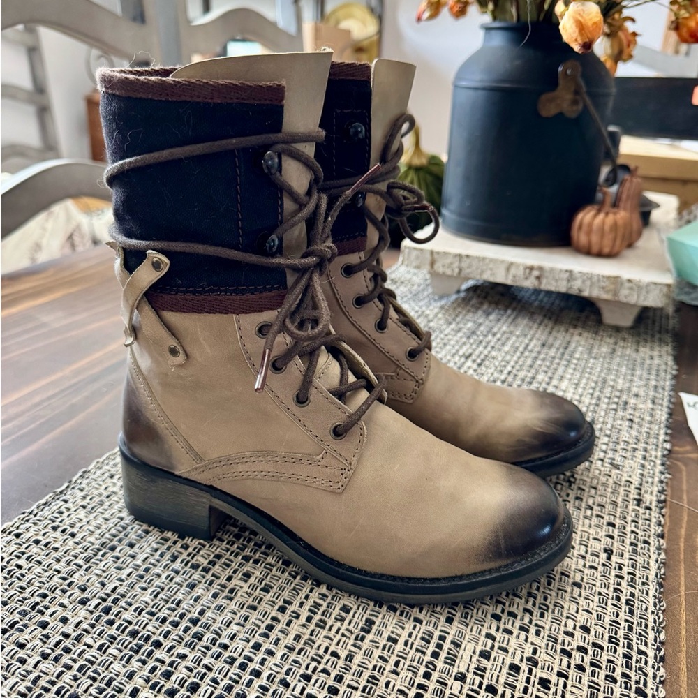 Matisse coconuts two toned combat boots 6.5